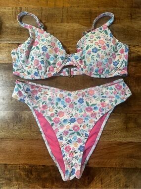 Hollister Floral Underwire Bikini Set in Pink and White